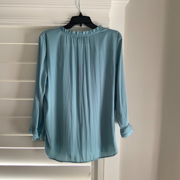 Loft medium size sea foam green blouse. - Picture 3 of 4